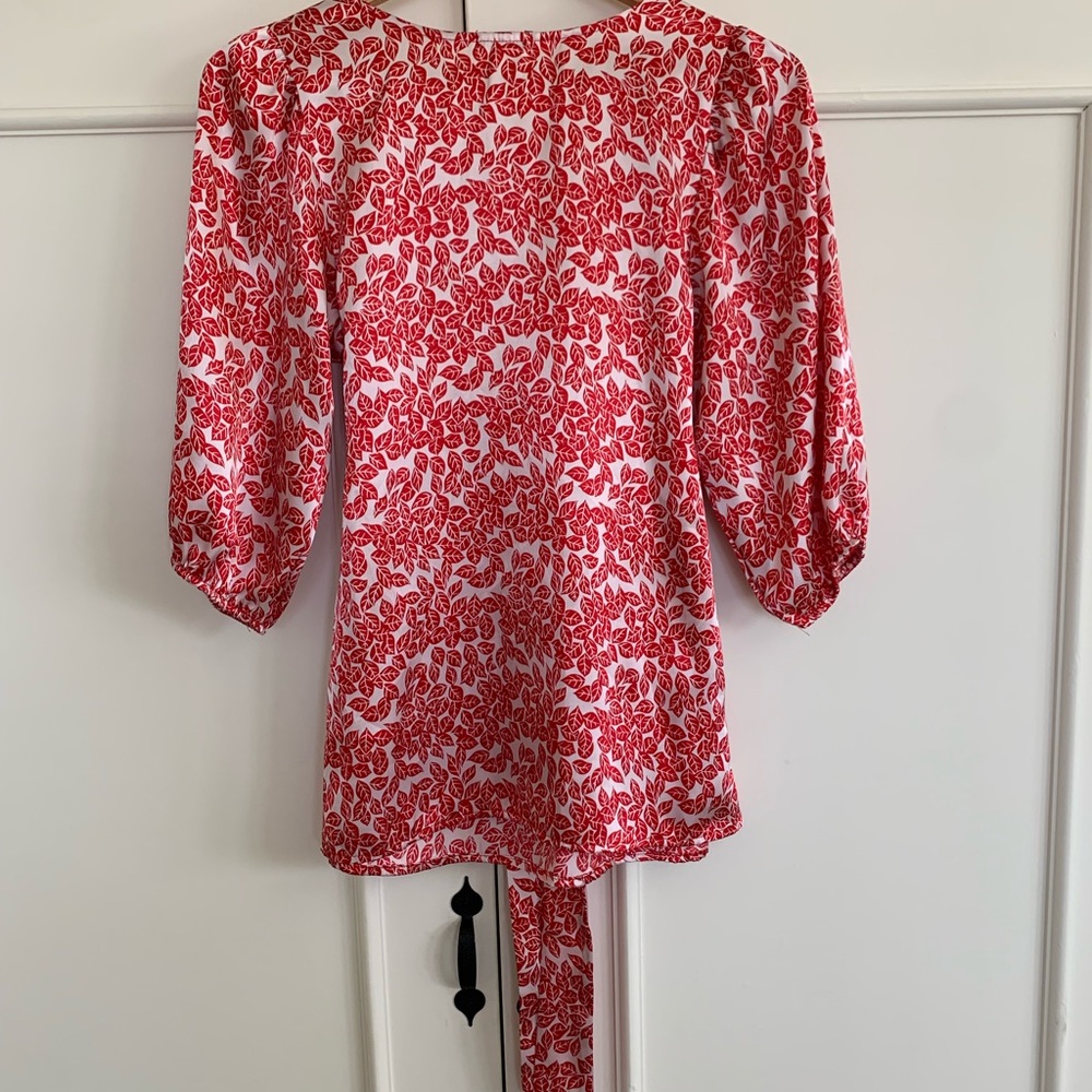 $25/2 Lily White Blousey Top in Red-leaf - Picture 3 of 6